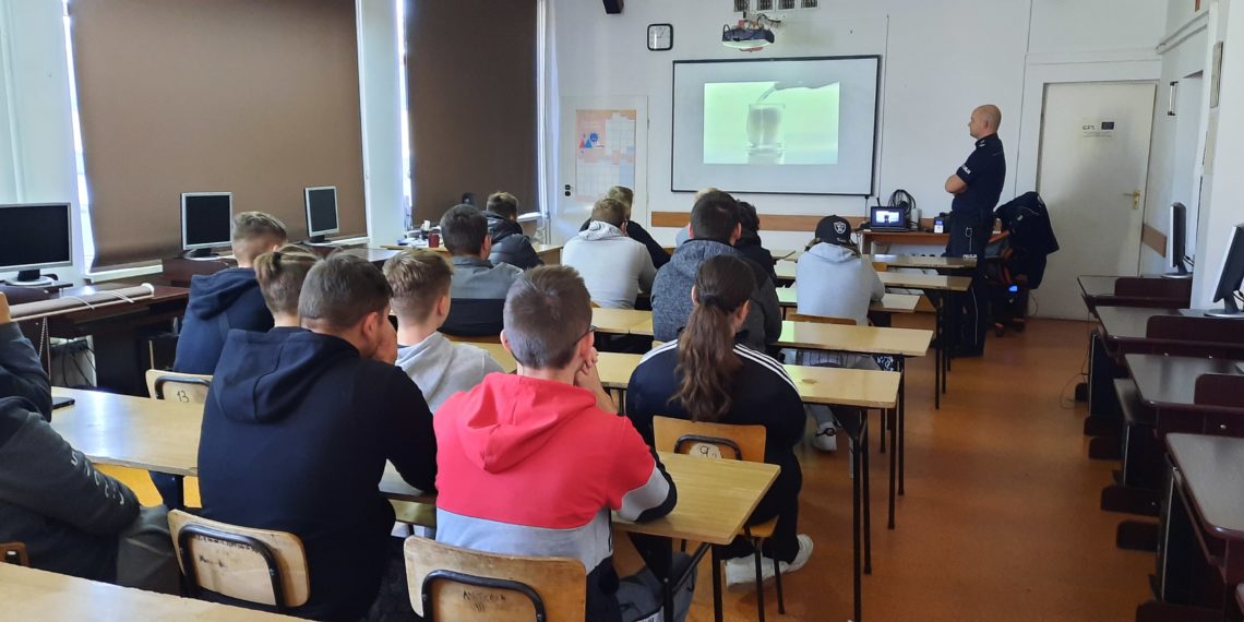 Zagrożenia bezpieczeństwa związane z uzależnieniami i cyberprzemocą